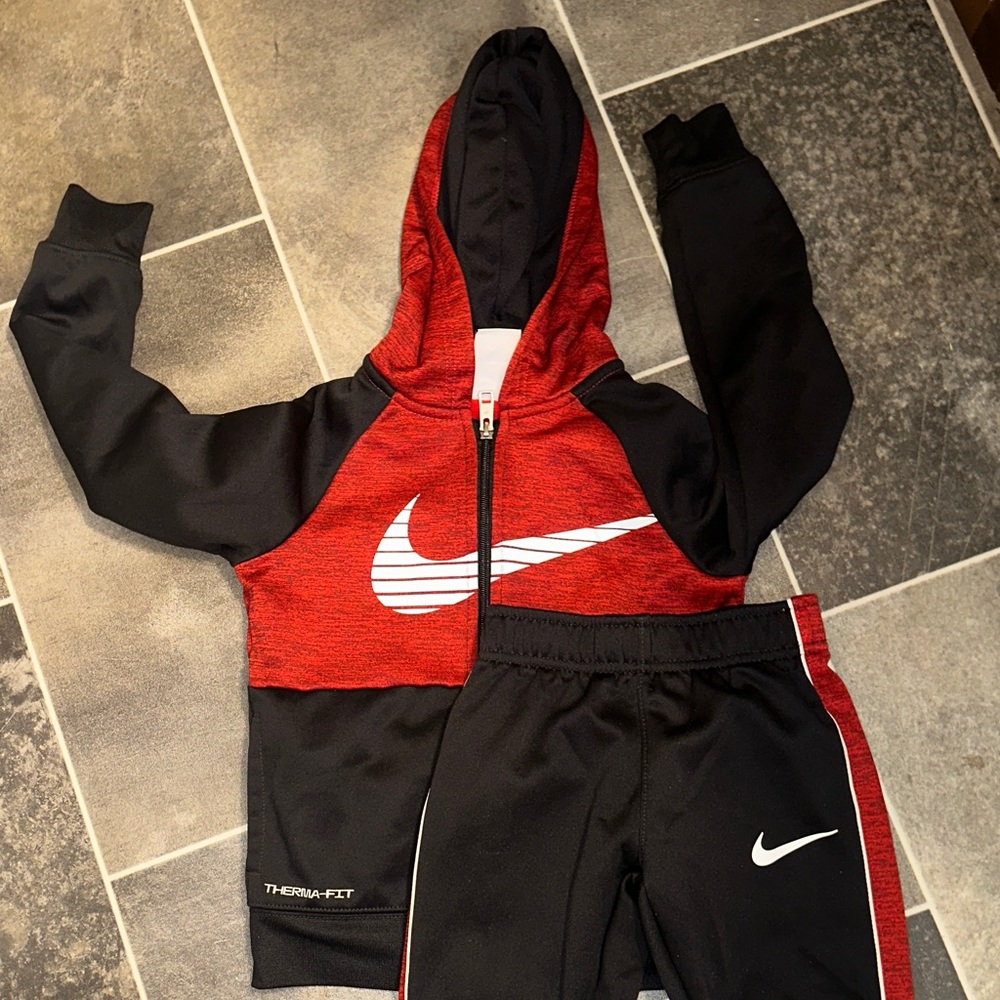 Nike Black and Red Therma-Fit Hoodie Set